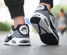 Cargar imagen en el visor de la galería, NIKE AIR MAX CORRELATE