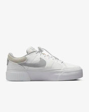Cargar imagen en el visor de la galería, NIKE COURT LEGACY LIFT