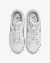 Cargar imagen en el visor de la galería, NIKE COURT LEGACY LIFT