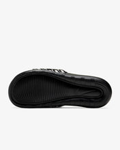 Cargar imagen en el visor de la galería, NIKE VICTORI ONE