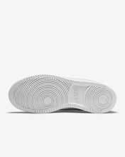 Cargar imagen en el visor de la galería, NIKE COURT VISION LOW NEXT NATURE