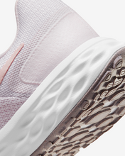 Cargar imagen en el visor de la galería, NIKE REVOLUTION 6 NEXT NATURE