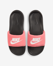 Cargar imagen en el visor de la galería, NIKE VICTORI ONE