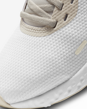 Cargar imagen en el visor de la galería, NIKE REVOLUTION 5 PRM