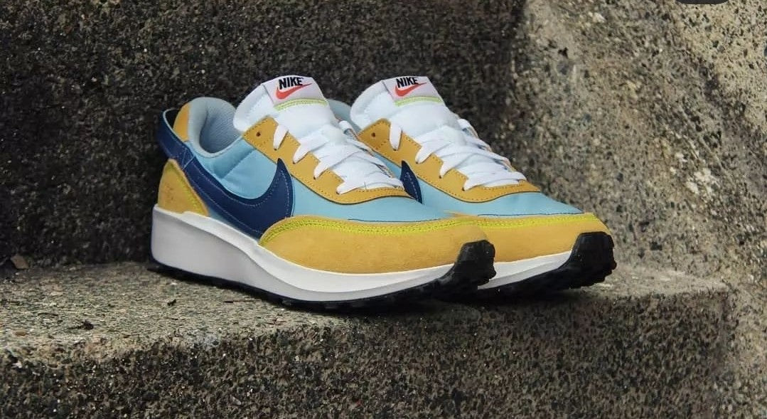 NIKE WAFFLE DEBUT