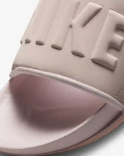 Cargar imagen en el visor de la galería, NIKE OFFCOURT SANDALIA
