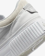 Cargar imagen en el visor de la galería, NIKE COURT LEGACY LIFT

