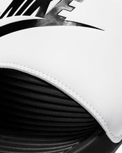 Cargar imagen en el visor de la galería, NIKE VICTORI ONE
