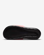 Cargar imagen en el visor de la galería, NIKE VICTORI ONE
