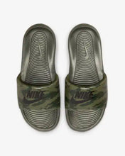 Cargar imagen en el visor de la galería, NIKE VICTORI ONE SANDALIA
