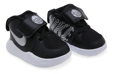 Cargar imagen en el visor de la galería, NIKE TEAM HUSTLE 9 TD

