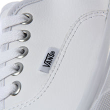 Cargar imagen en el visor de la galería, VANS AUTHENTIC LTHR
